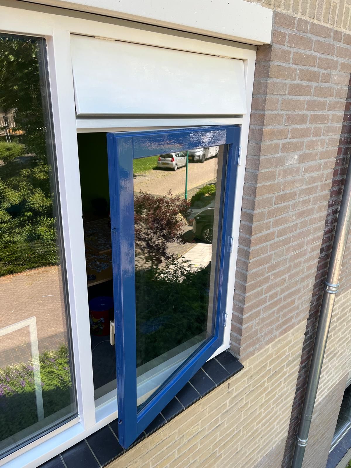 Onderhoud en schilderwerk van kozijnen met openslaande ramen