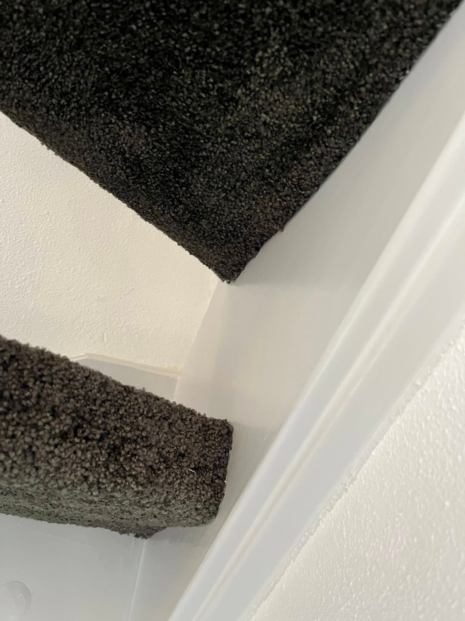 Twee trappen en kozijnen weer strak in de verf