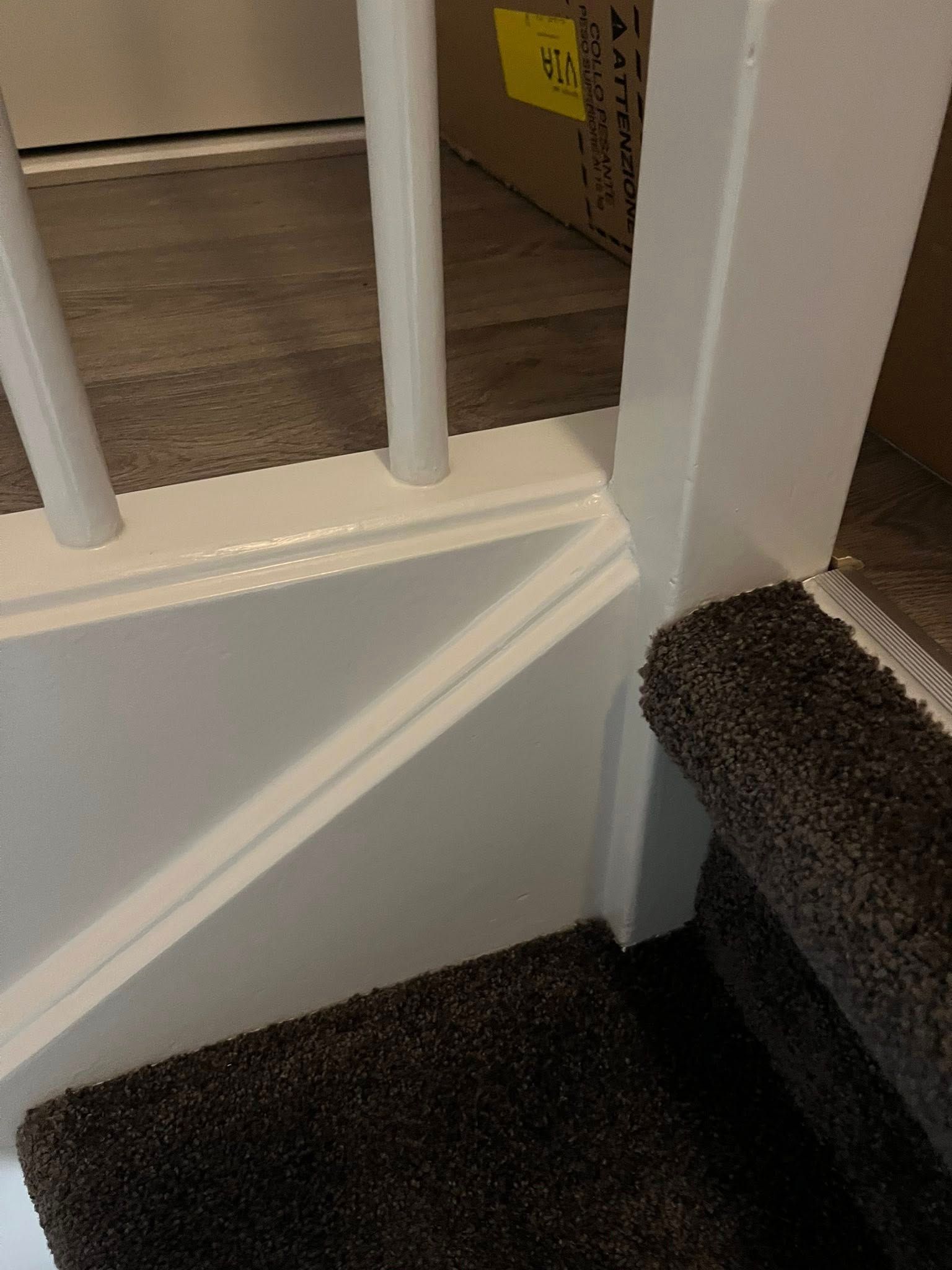 Twee trappen en kozijnen weer strak in de verf