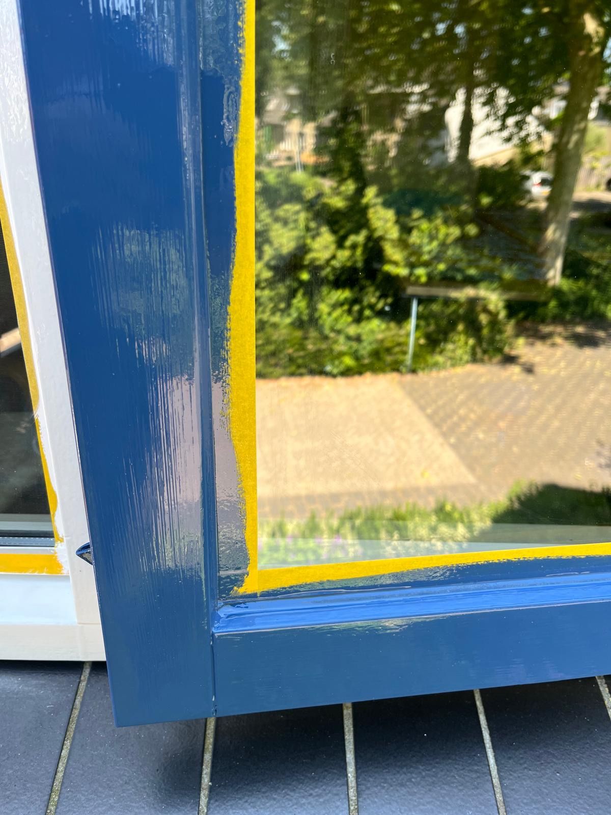 Onderhoud en schilderwerk van kozijnen met openslaande ramen