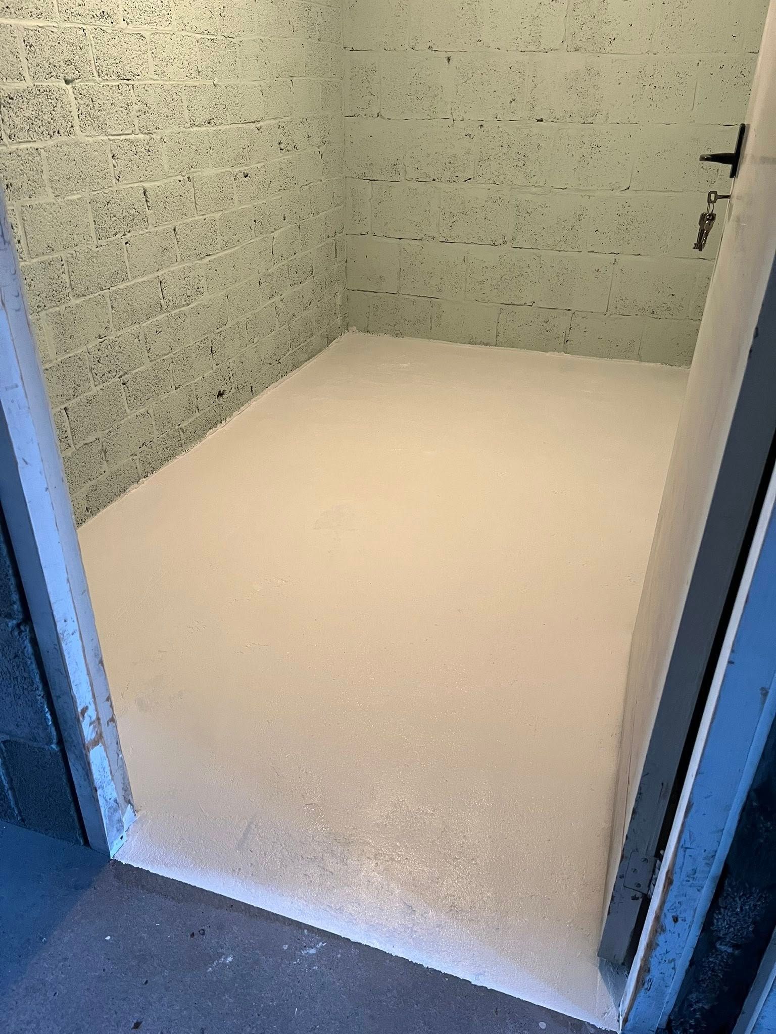 Renovatie berging met sauswerk en vloercoating