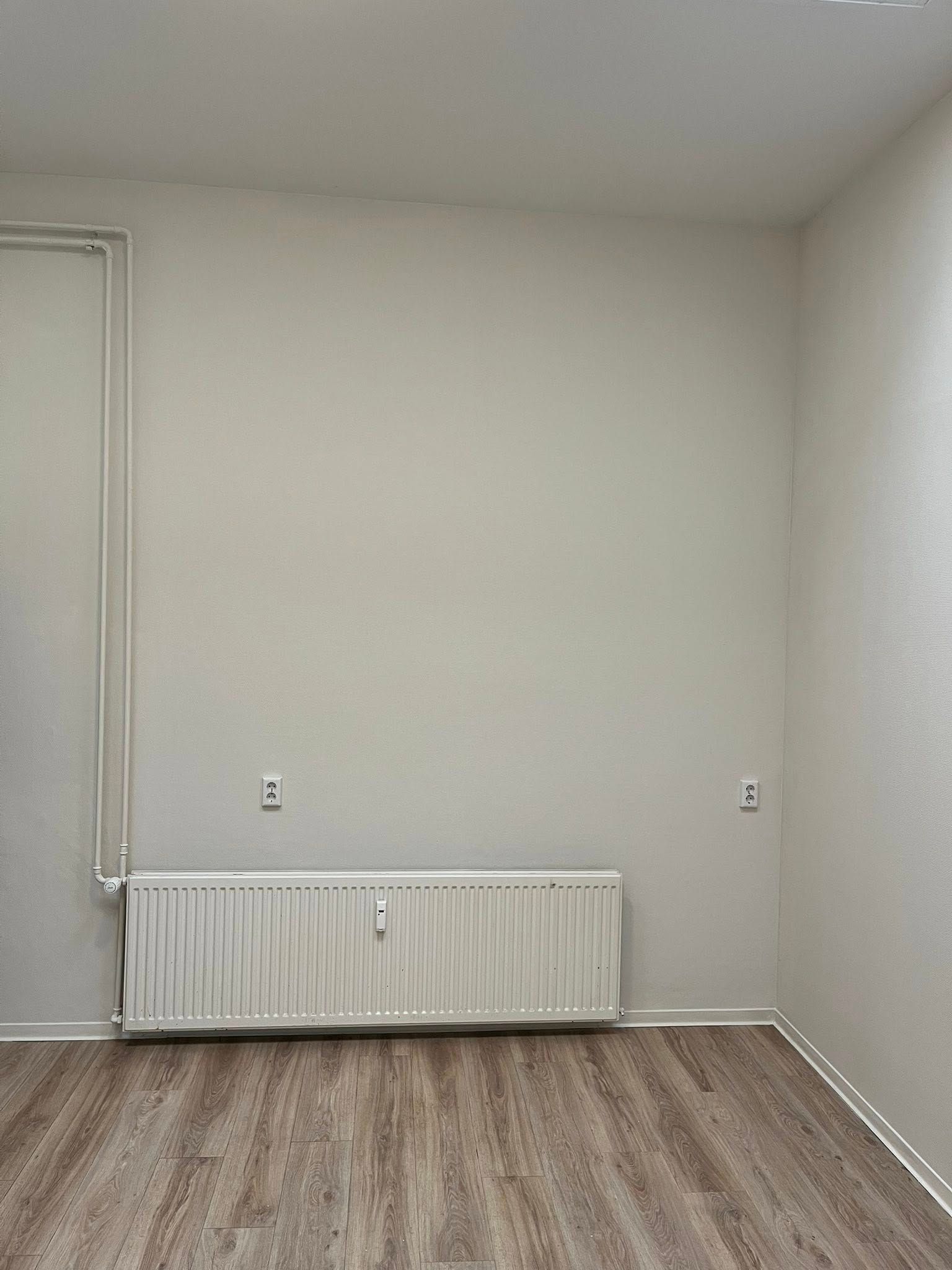 Muren opgeknapt en PVC vloer gerepareerd