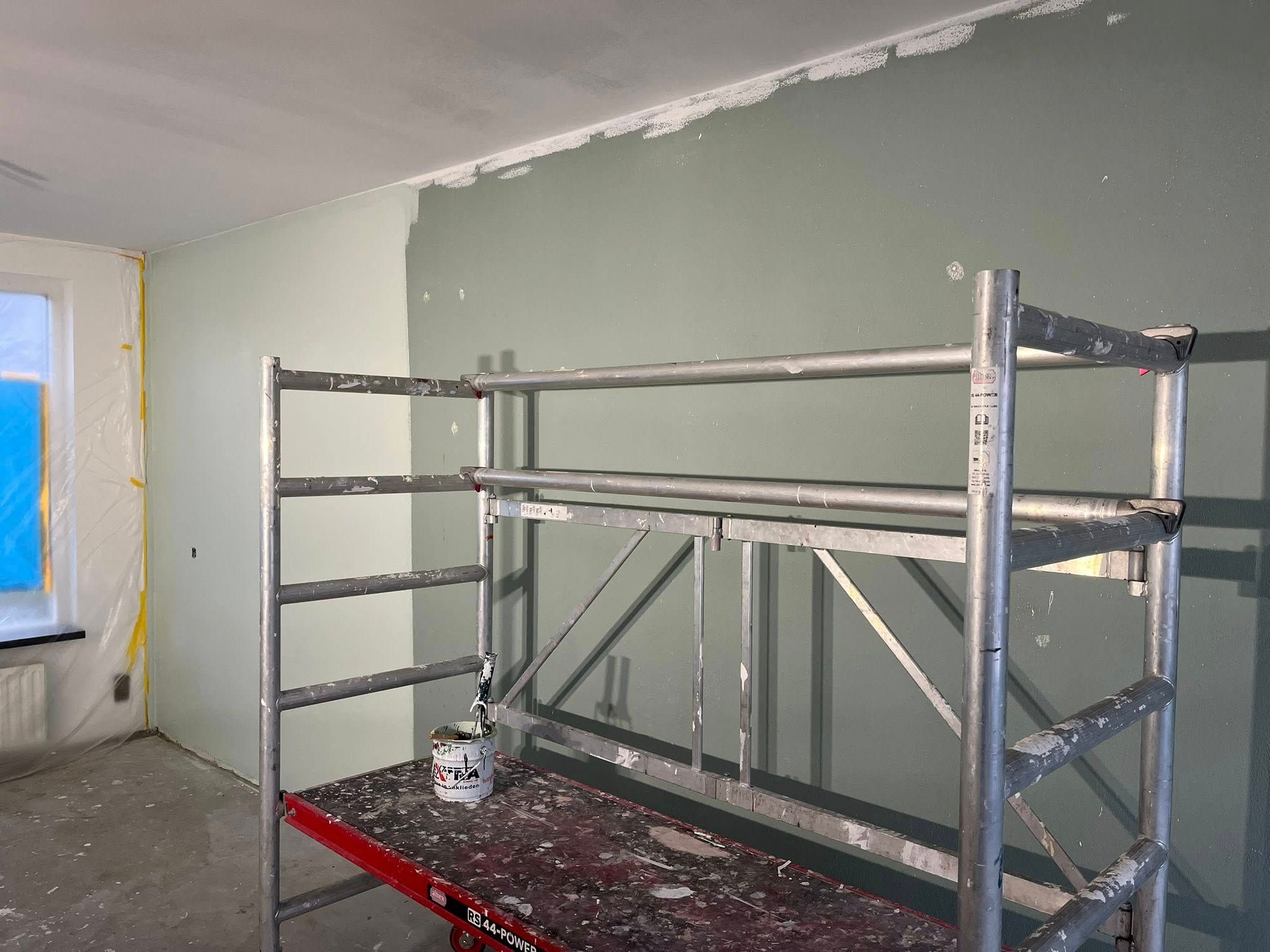 Schilder- en sauswerk woning