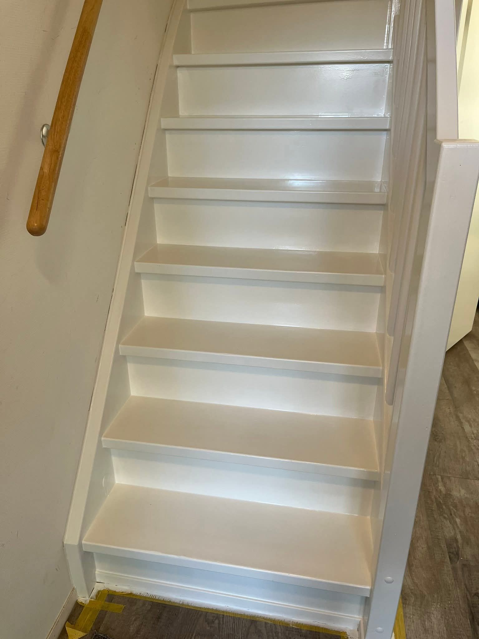 Trap schilderen en halve manen geplaatst