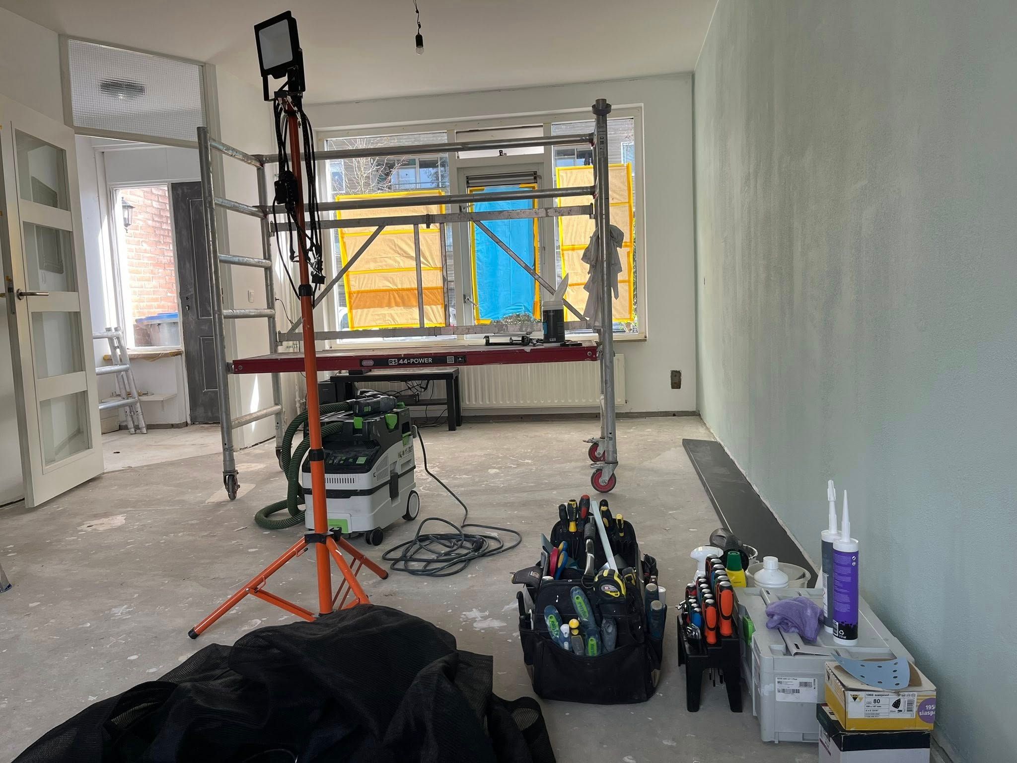Schilder- en sauswerk woning