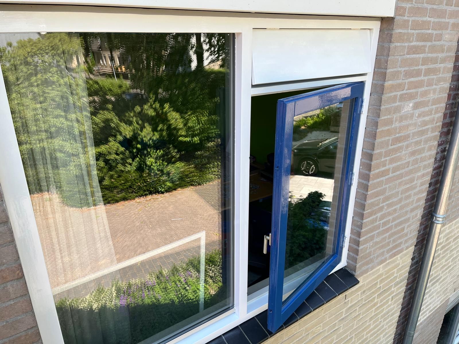 Onderhoud en schilderwerk van kozijnen met openslaande ramen