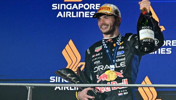 Verstappen completes a pole, sprint and race sweep at Marina Bay. Antonelli's third place puts him 102 points clear and one win from the title in Austin.