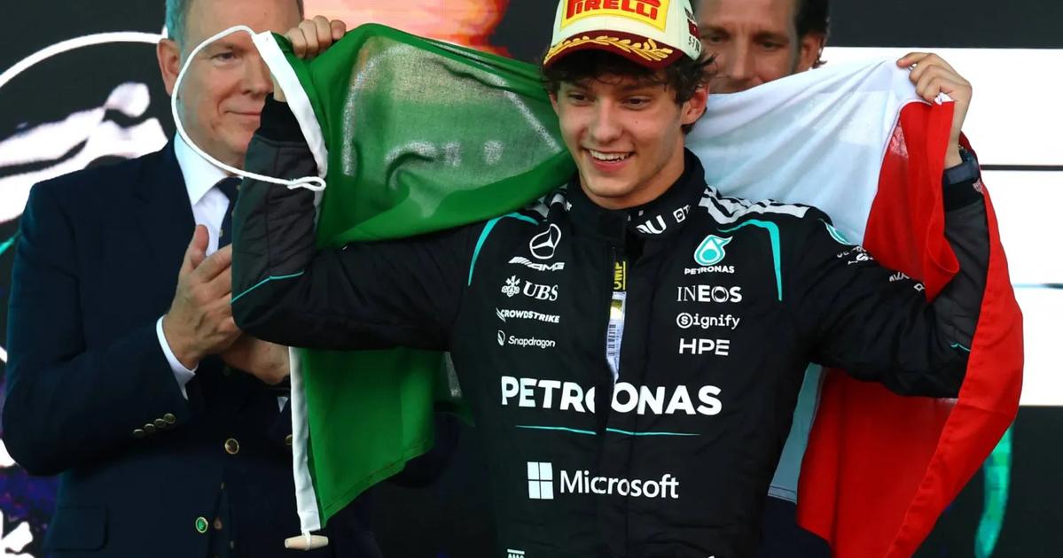 Kimi Antonelli convirtió la pole en una quinta victoria consecutiva en un Gran Premio de Mónaco que pasó de procesión aburrida a caos en sus últimos veinte minutos. Lewis Hamilton iguala el récord de ocho podios monegascos de Ayrton Senna; Isack Hadjar firma su primer podio en F1, y la ventaja de Antonelli en el campeonato sube a 66 puntos.