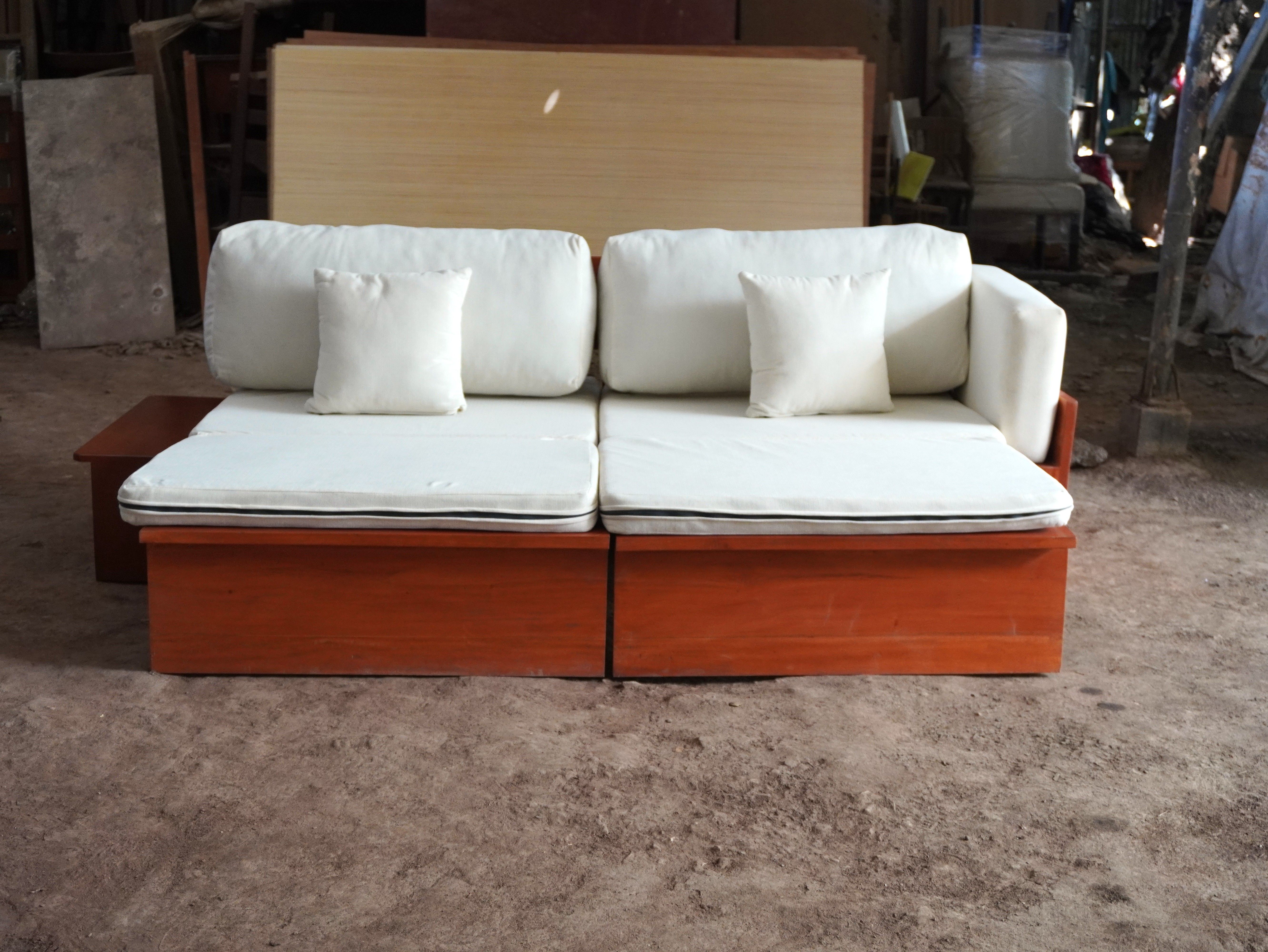Pull the other side to extend it flat, turning your sofa into a comfy bed in seconds.
