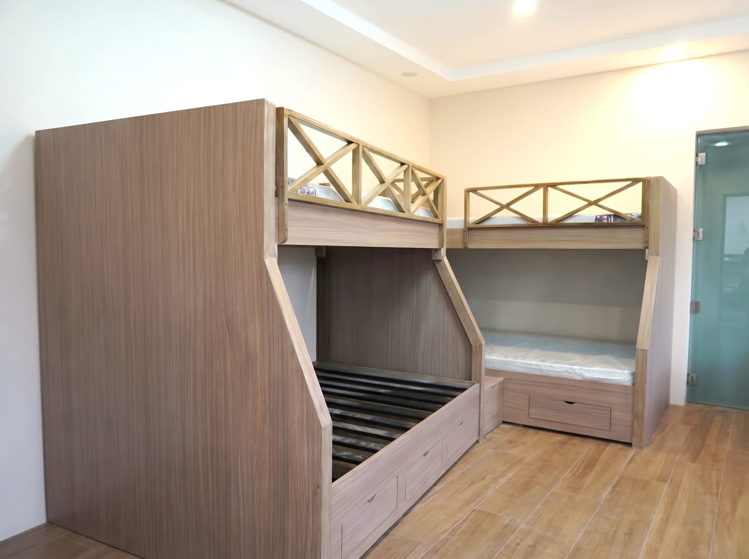 Space-saving L-shaped bunk beds with built-in stairs and roomy storage drawers.