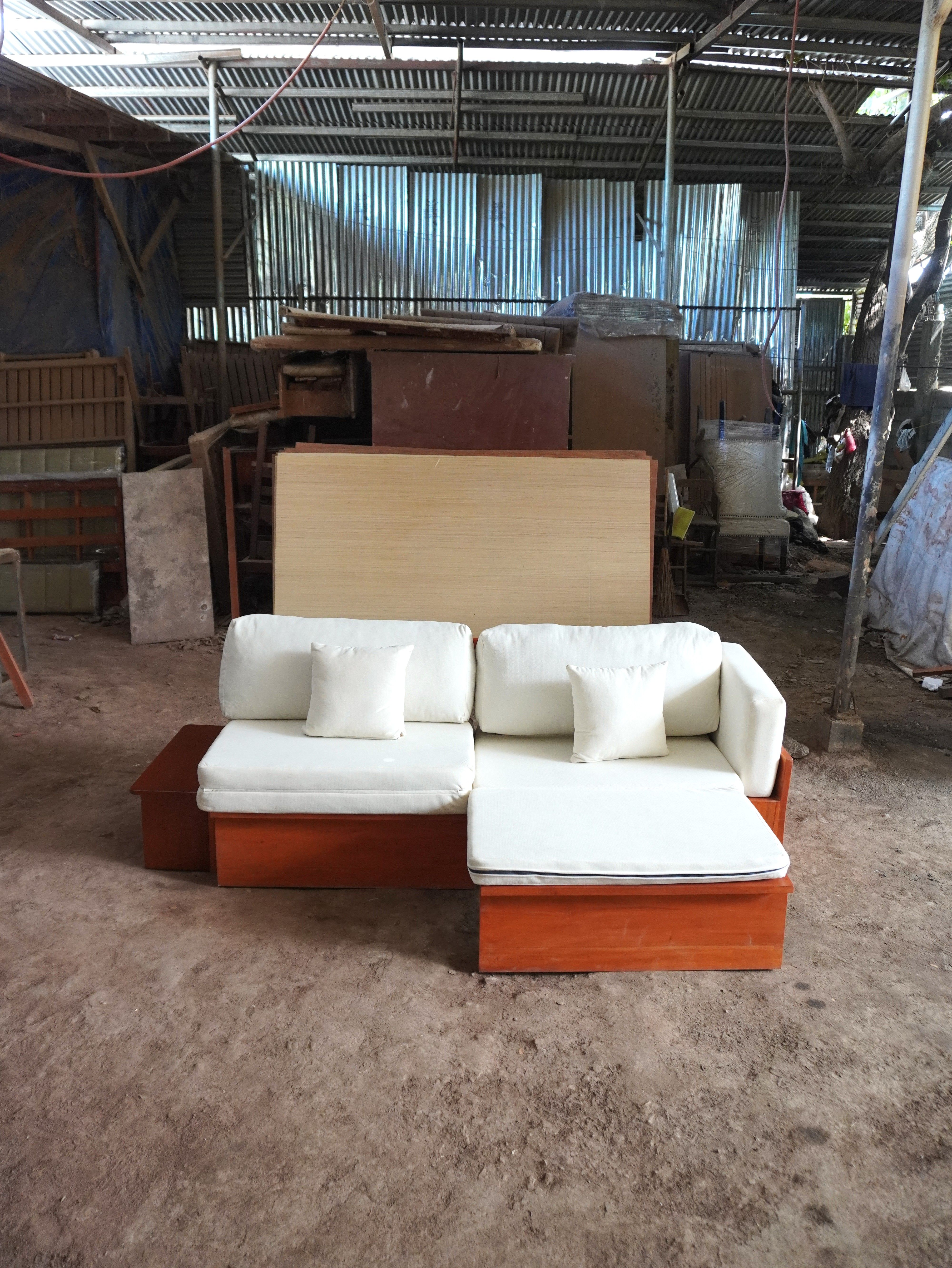 Pull out the side to turn this sofa into a roomy L-type, giving you extra seating and lounging space whenever you need it.