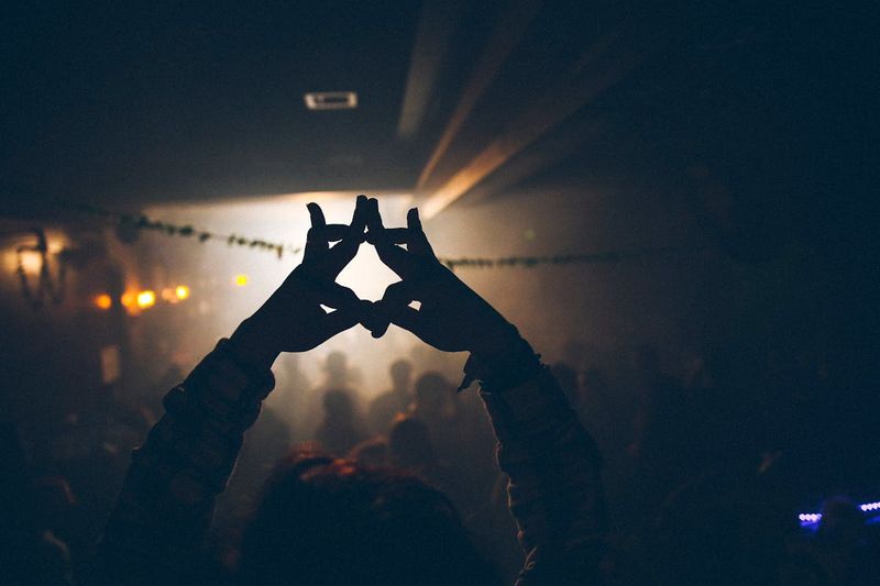 How to Meet People at Nightlife Events