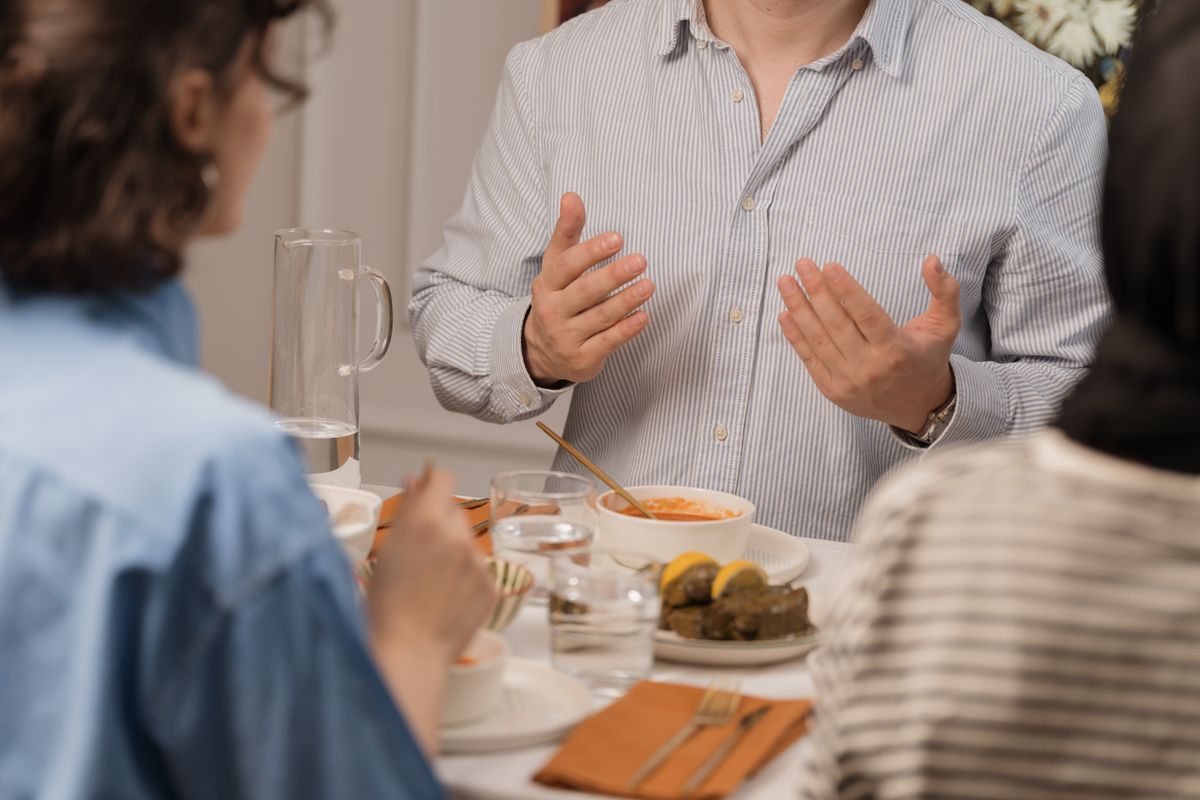 Conversation starters for networking events that don't feel forced
