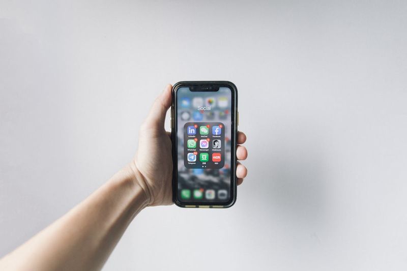 Grip App Alternative: B2B Networking vs Social Event Connection