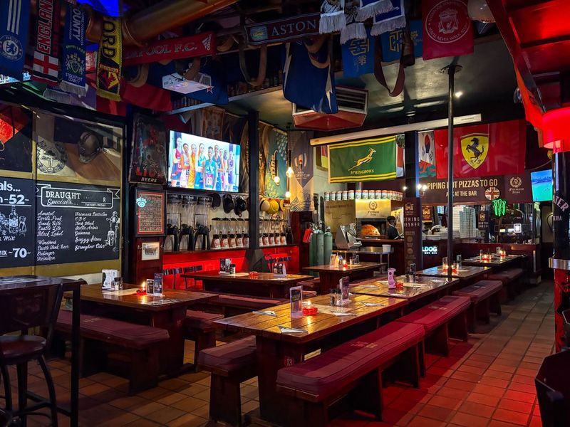 Football Pub Etiquette for People Who Did Not Grow Up With It
