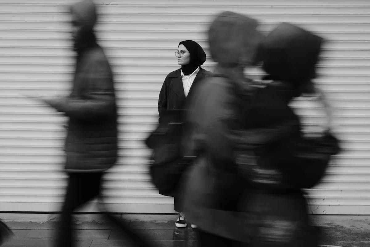 How to Approach Strangers at Events: What Actually Works