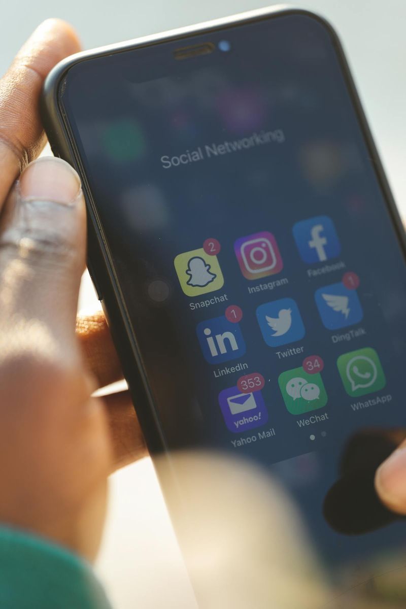 Social Discovery App Alternatives: Meeting People in Real Life