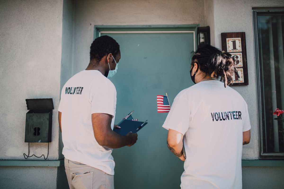 Why Volunteering Is One of the Most Underrated Ways to Meet People