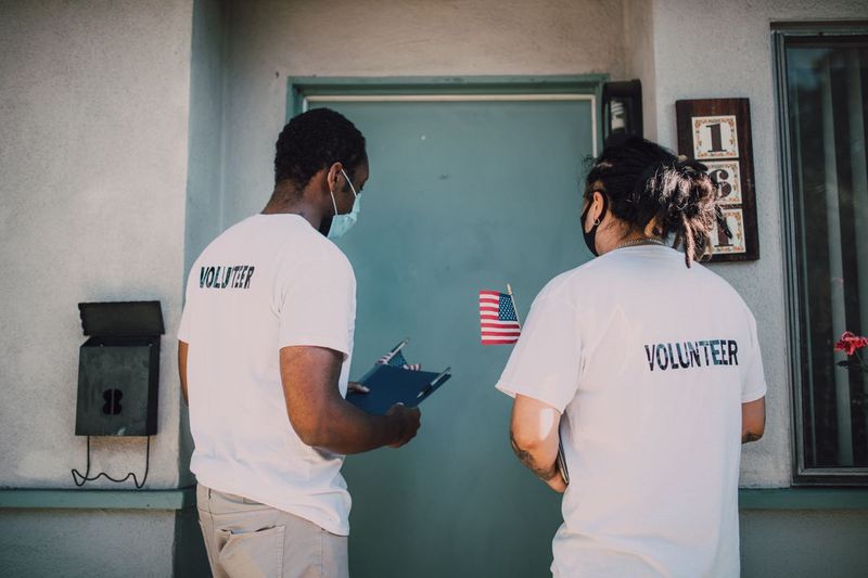 Why Volunteering Is One of the Most Underrated Ways to Meet People