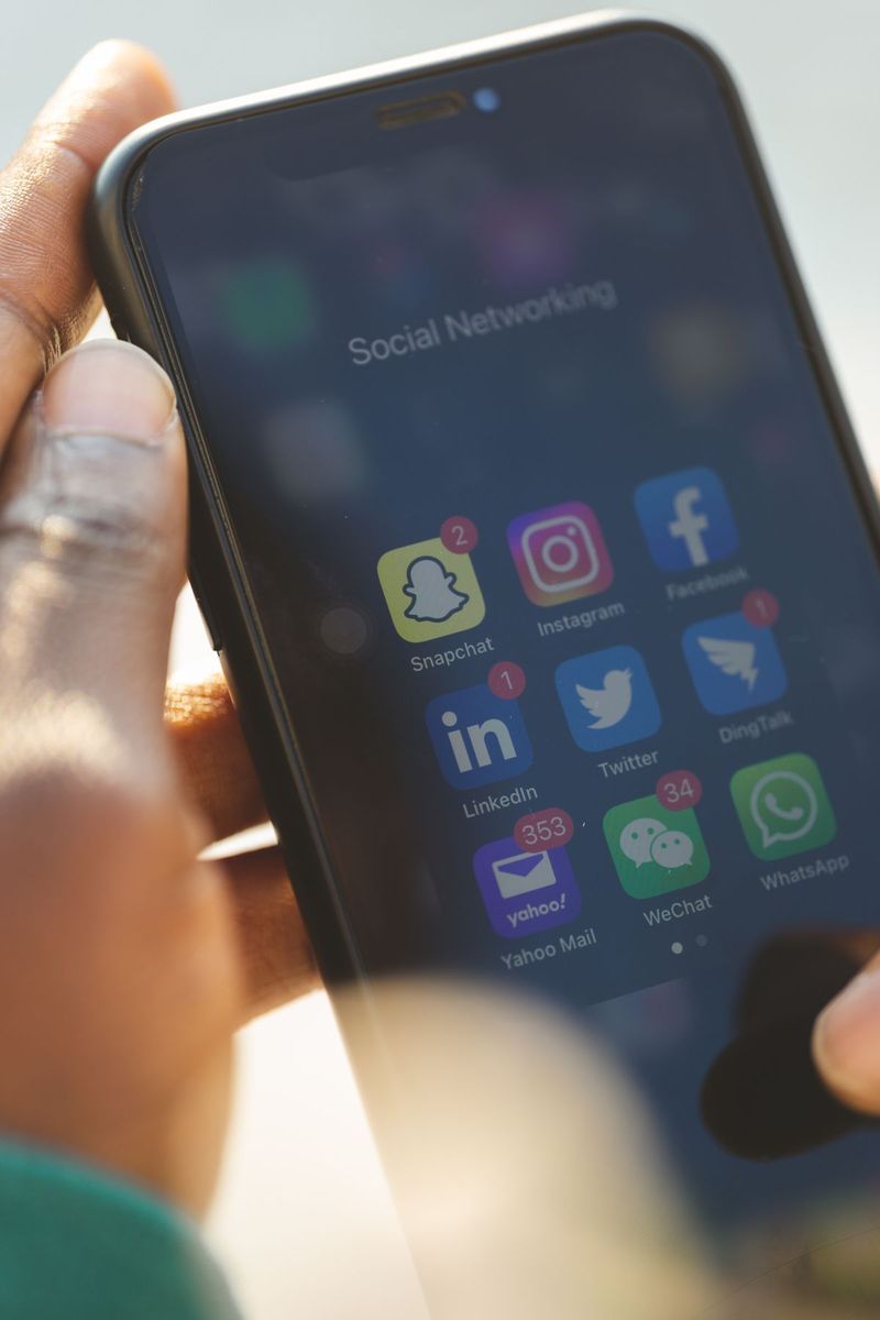 Best Event Networking Apps 2026: Whova, Brella & More