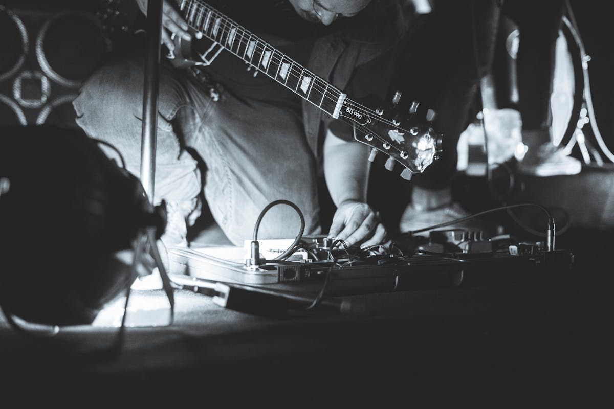 Why Going to a Gig Alone Is One of the Best Social Decisions You Can Make