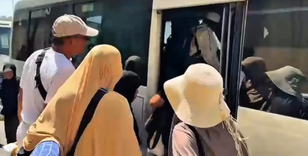 Kemenhaj dan KJRI Jeddah Jemput 38 Jemaah Umrah Terlantar ke Makkah
