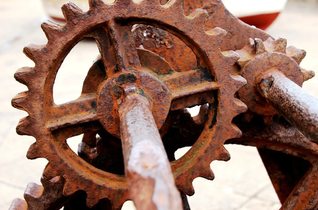 Engranajes de metal oxidados
