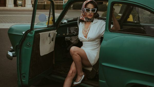 Vintage Vibes - Mastering the Art of Wearing Floral Skirts