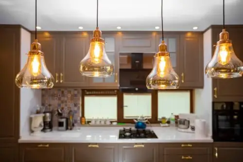 Cum să alegi lampa în stil industrial pentru un look modern și funcțional