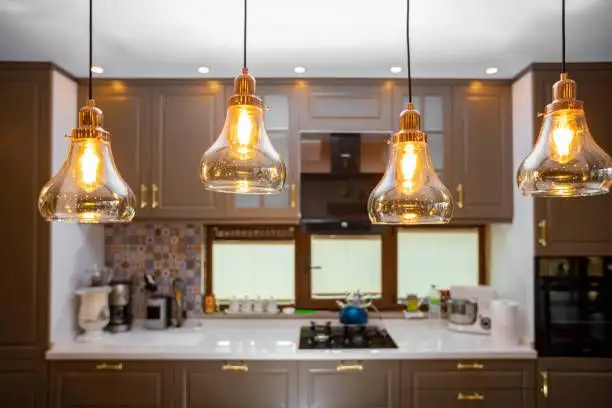 Cum să alegi lampa în stil industrial pentru un look modern și funcțional