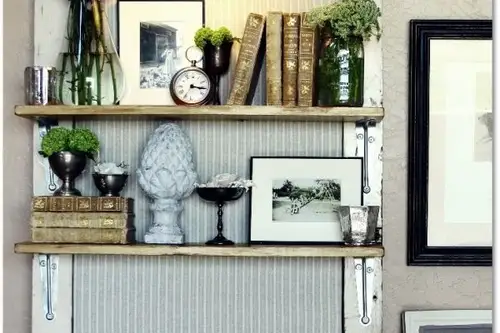 Mobilier handmade din usi reciclate