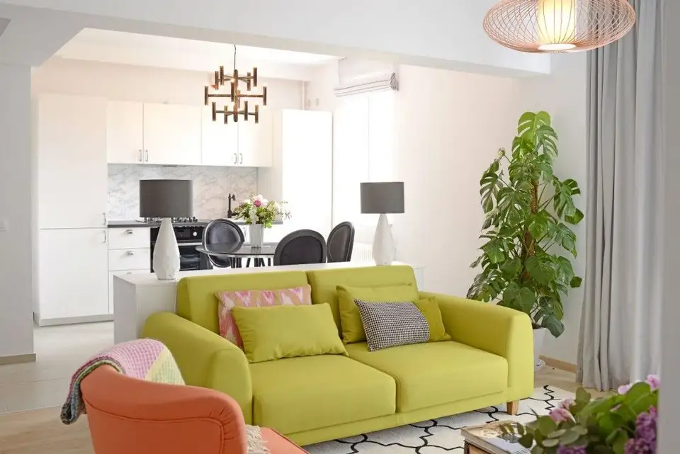 Elegant 3-Bedroom Apartment in Bucharest with Tasteful Design