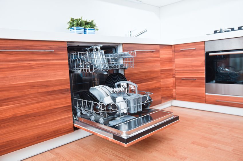 5 Advantages a Dishwasher Can Offer You