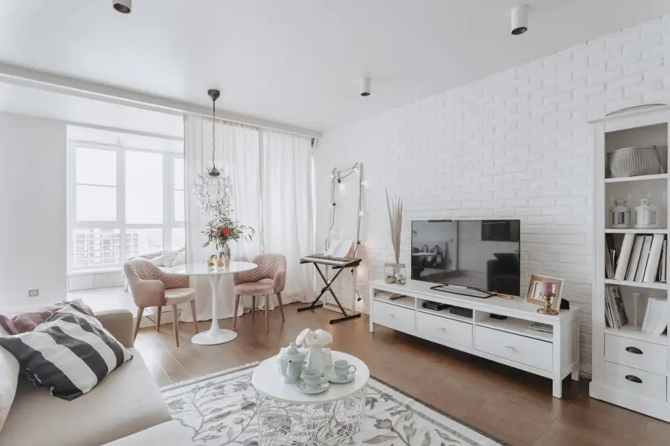 Artistic Expression in a 52 Square Meter Apartment