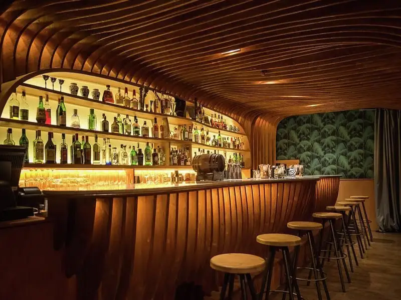 Barul Paradiso din Barcelona: o poveste a designului fascinant