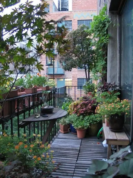 Reimagining the Balcony as an Urban Oasis