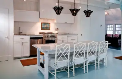 Painted Floors: A Modern Element for Aged Structures