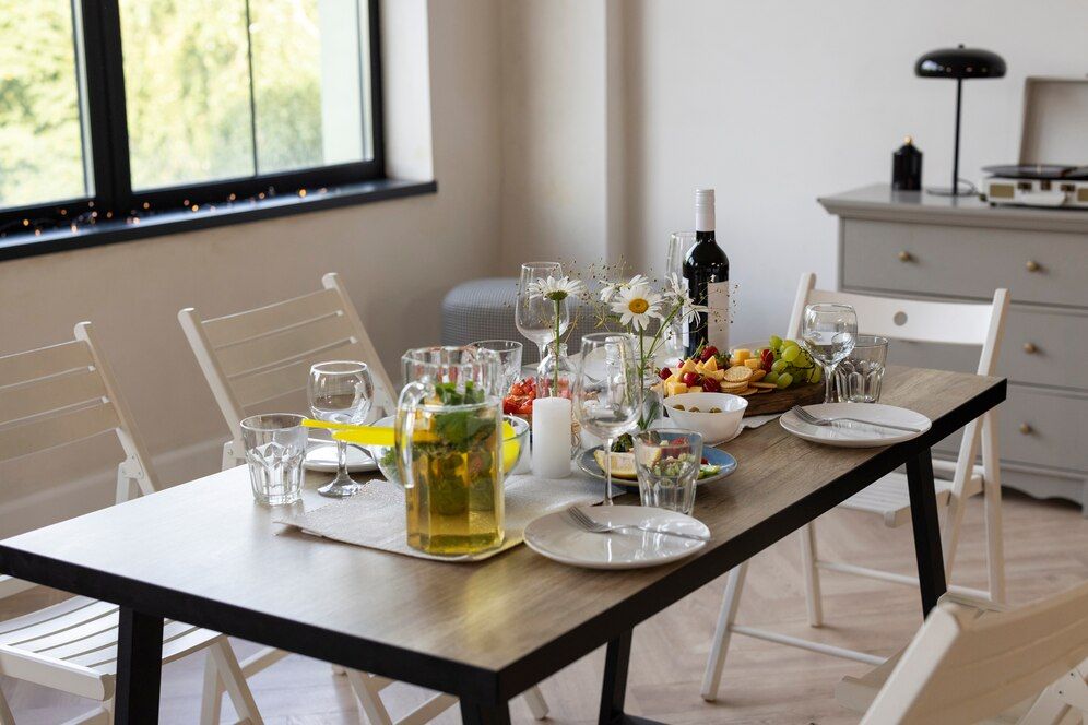 Parchet vs gresie în zona de dining