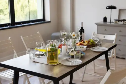 Parchet vs gresie în zona de dining