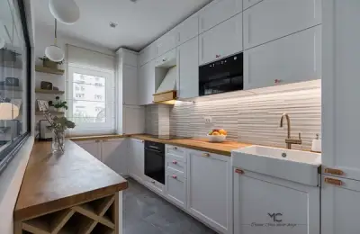 Three-Bedroom Apartment Design with Abundant Wood and Bold Color Accents