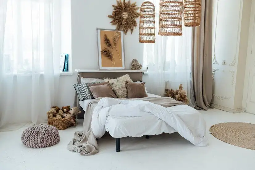 Cum îți alegi obiectele de decor când vrei să-ți amenajezi un dormitor cozy