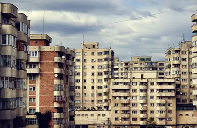 Acquisition and Maintenance Costs: Apartment vs. House - Which Choice Is More Advantageous?