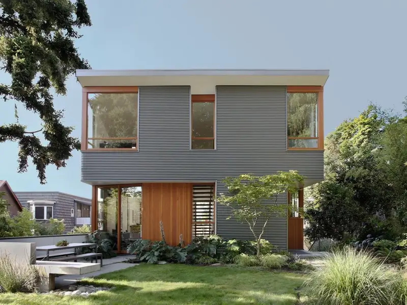 Casa cu design modern: lemn si beton intr-o combinatie armonioasa