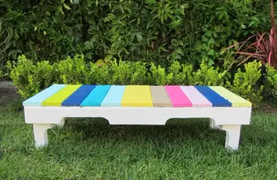 DIY: How to Build a Bench from a Pallet