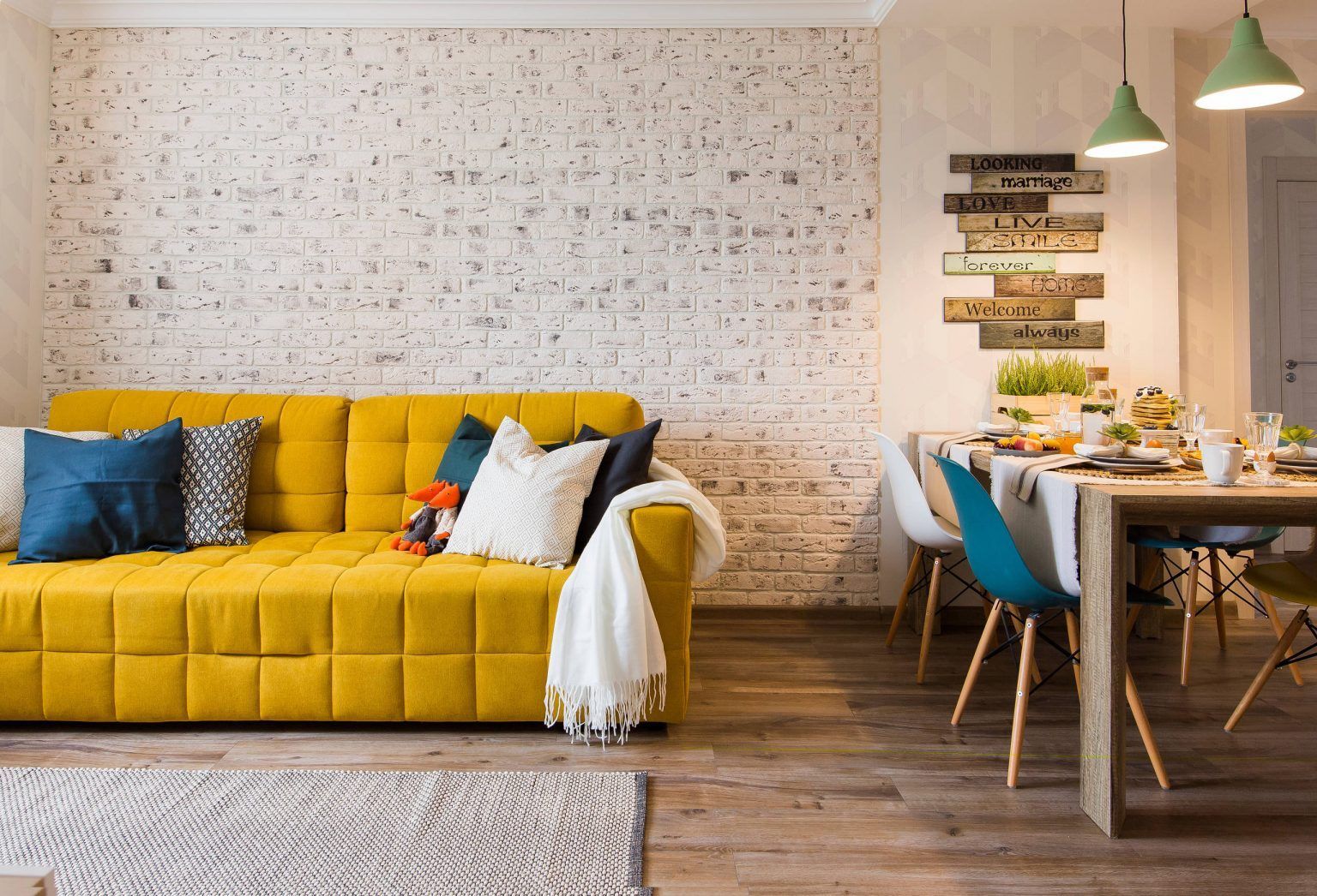 Retro-Modern Harmony in a 3-Bedroom, 80 sq m Apartment