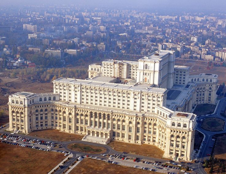 Casa Poporului: arhitectura unei istorii tacute