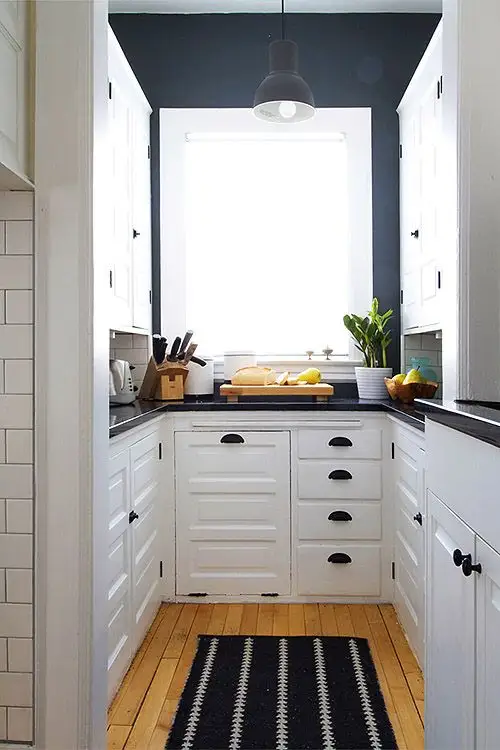 A Small Kitchen Renovation in a Modern-Vintage Style