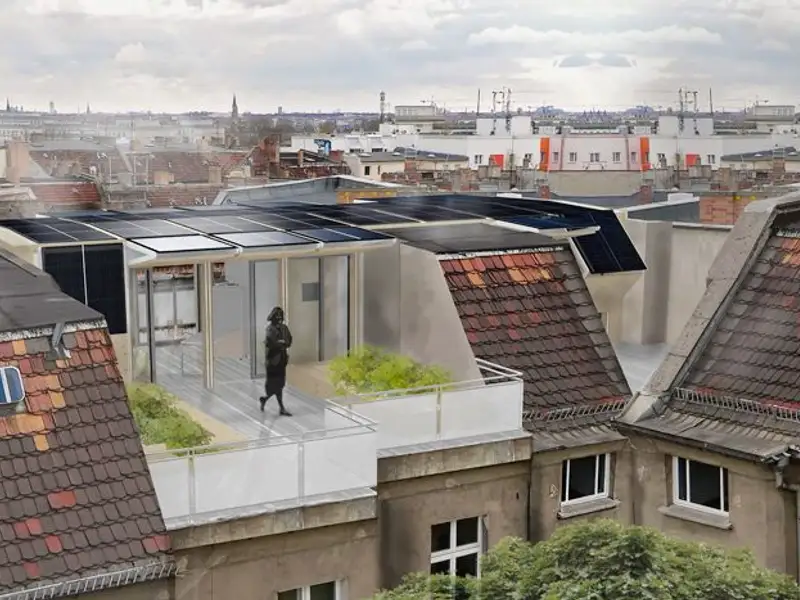 Un bloc de apartamente din Berlin cu acoperis de panouri solare