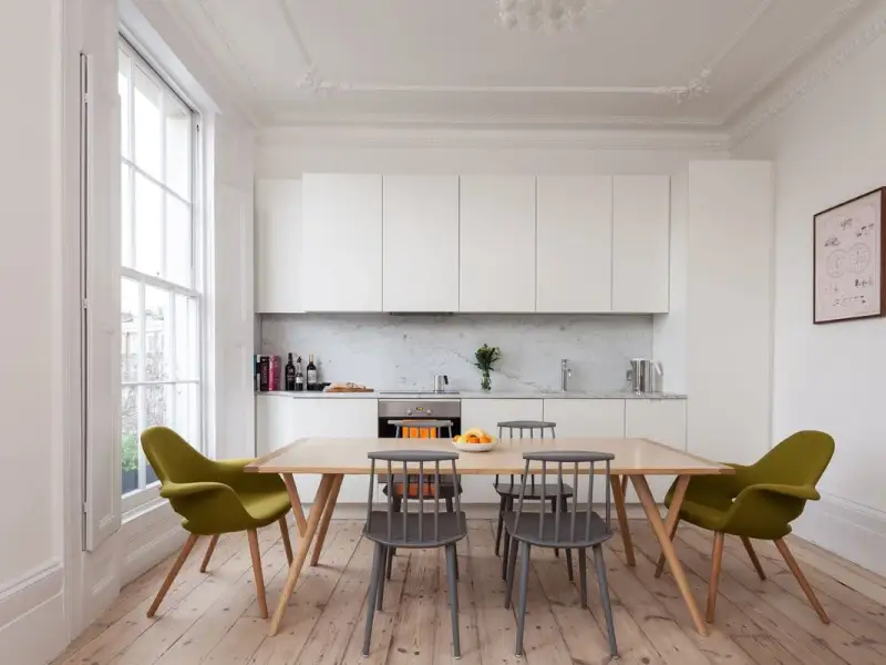 Apartament istoric renovat cu accente moderne