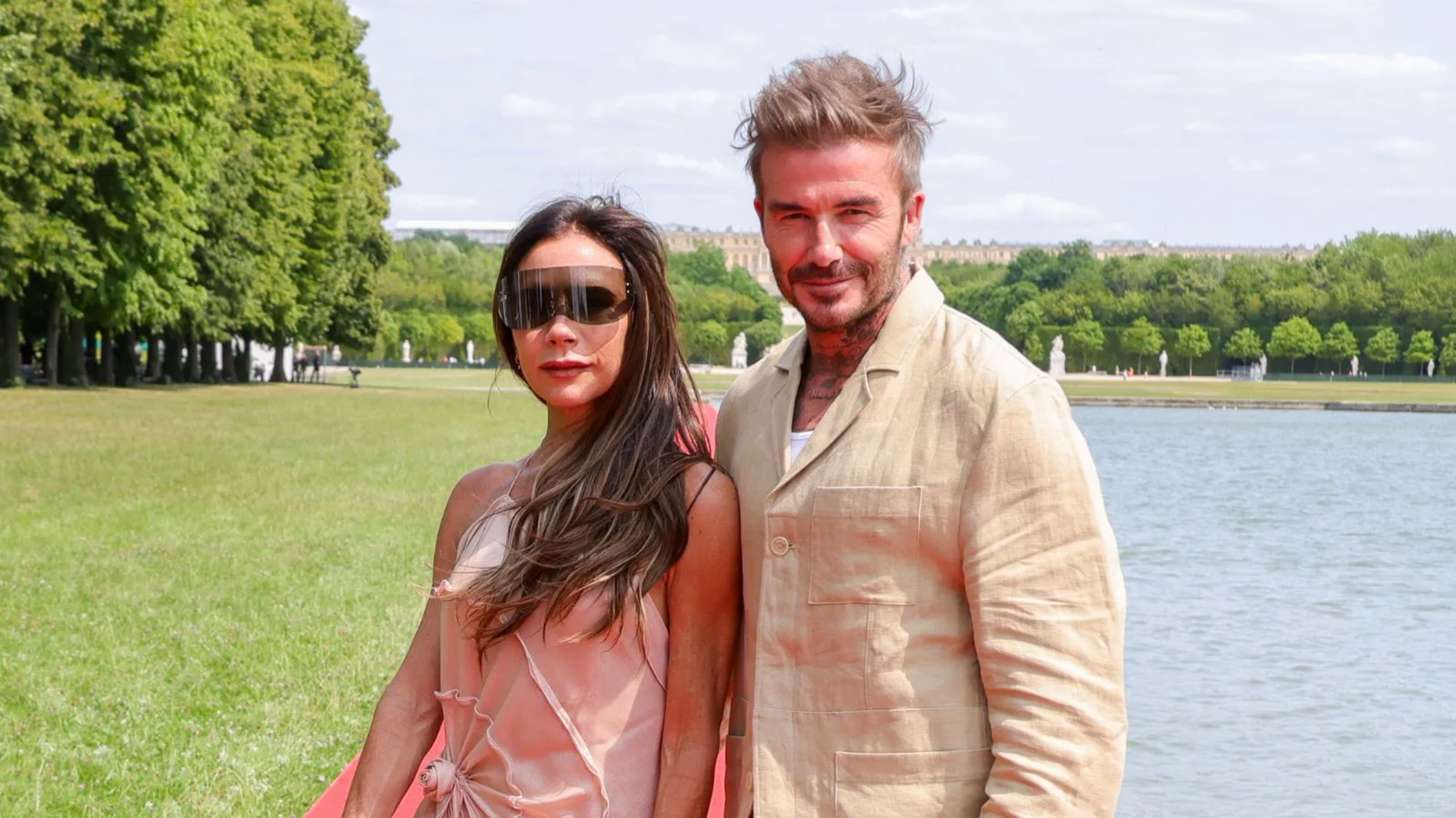 Bordura de trandafiri încântătoare a lui David și a Victoriei Beckham este un masterclass de farmec rustic